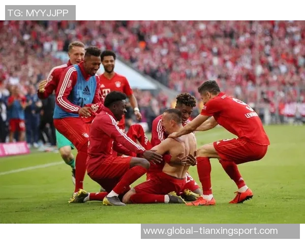 拜仁海报热身欧冠对决巴黎罗贝里小猪同框伊布小罗回忆重温