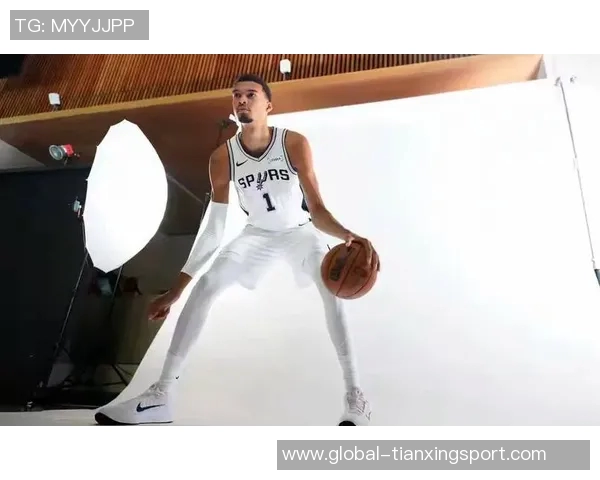 文班亚马半场表现惊艳9中7砍下22分8篮板1盖帽誓言不输兄弟们的决心