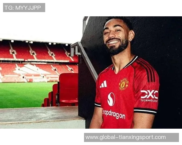 解雇主帅只是表象曼联球迷深知球队问题根源复杂多样 解雇主帅只是表象曼联球迷深知球队问题根源复杂多样